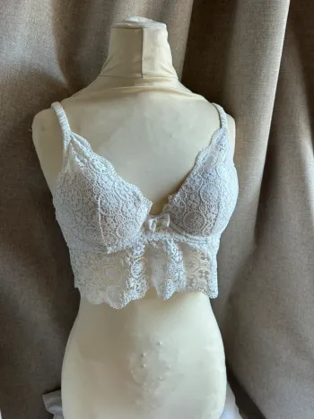 Soutien-gorge long en dentelle blanche