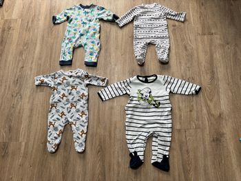 Lot de 4 pyjamas grenouillère bébé 3 6 9 mois Disney mots d’enfants petits cailloux Gemo très bon état 