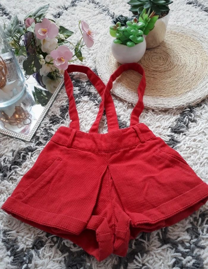 Short avec bretelles Taille 2 ans🌿💞
