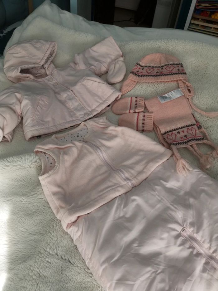 Combi pilote bébé rose poudré et bonnet gants écharpe - photo numéro 2
