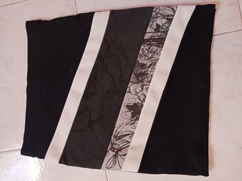 Jupe droite  noire blanche et grise M doublée Desigual