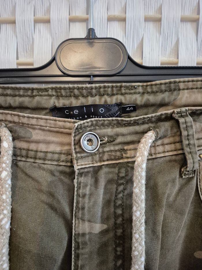 💕Short / Bermuda Cargo Camouflage Celio - Taille 44 (L) - homme Très bon état💕 - photo numéro 5
