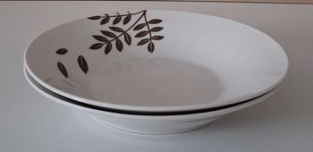 Lot de 2 assiettes creuses blanches au décor marron