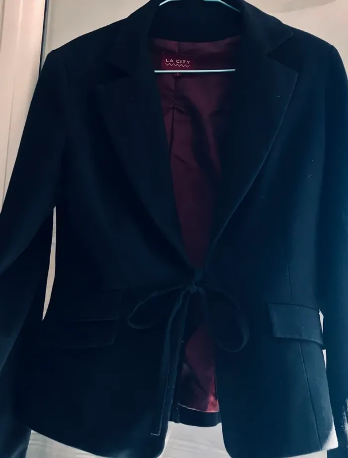 # Jolie veste noire classique chic ! #