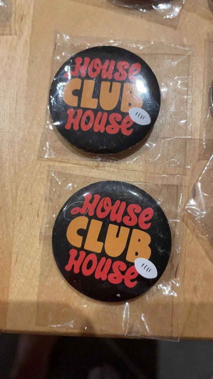 Gros lot de badges - photo numéro 2