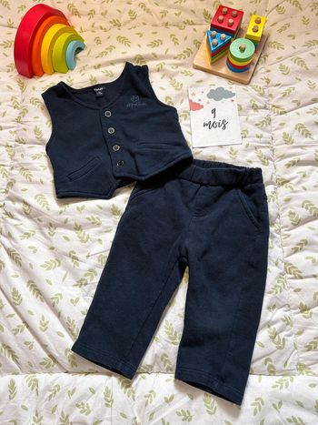 ensemble gilet sans manches et pantalon bleu marine kiabi 9 mois