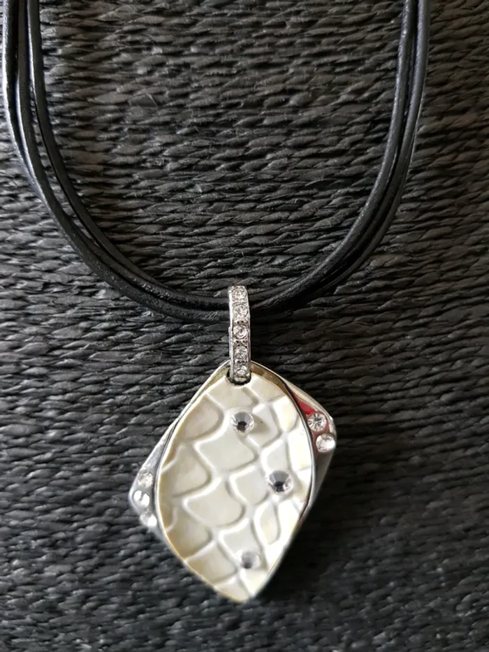 Collier noir / blanc - photo numéro 3