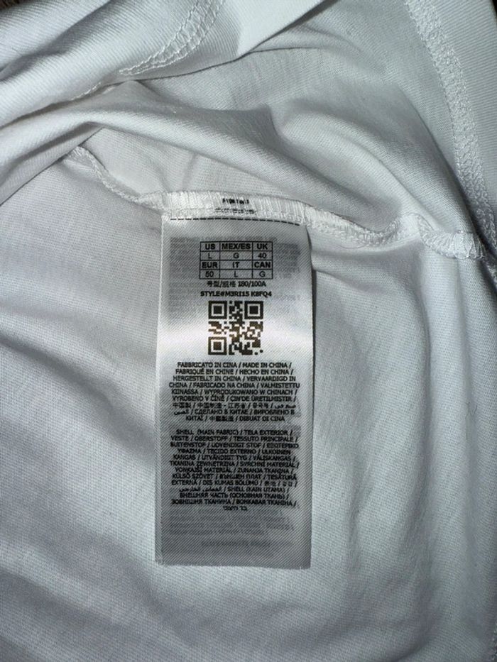 T-shirt GUESS blanc taille L – NEUF avec étiquette - photo numéro 4
