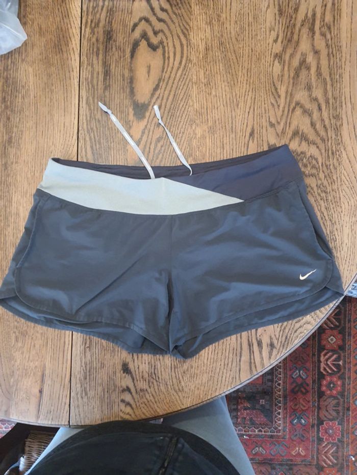 Short sport femme Nike Running taille L noir/gris - photo numéro 18