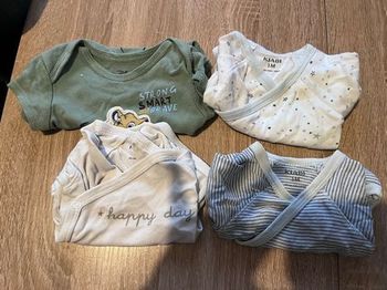 4 bodys manches courtes