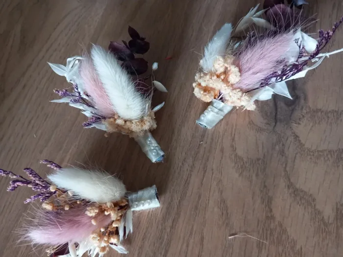 Barrettes / boutonnieres en fleurs sechees - photo numéro 5