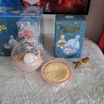 Figurine pokemon evoli dreaming case