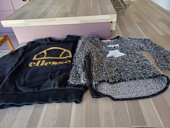 2 sweats pour filles Taille 6 ans