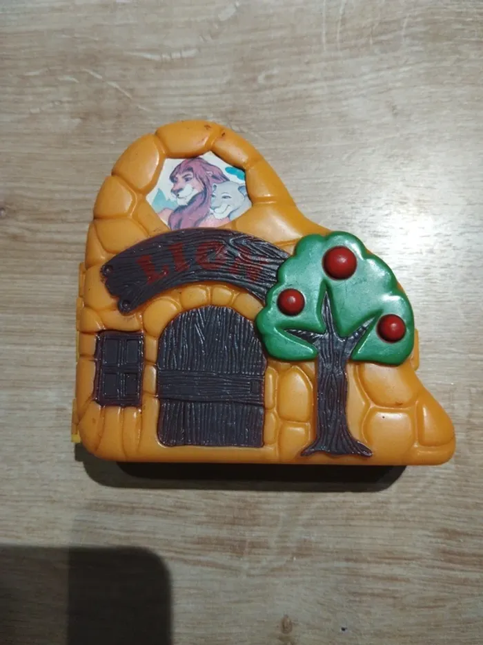 Bootleg Polly pocket Lion