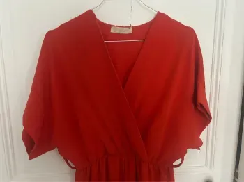 Combinaison orange avec ceinture