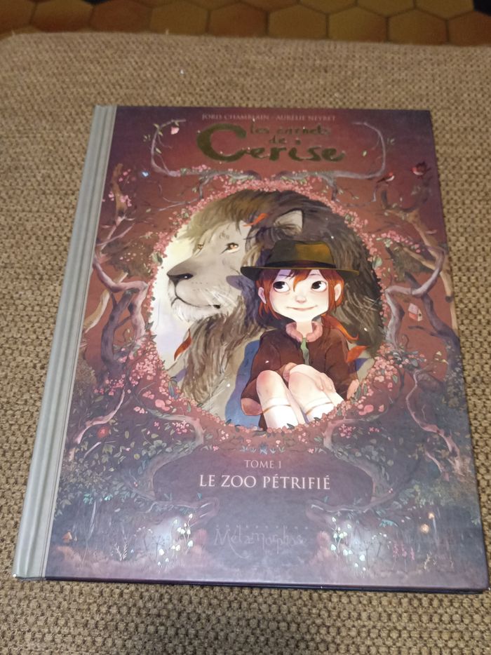 Les carnets de cerise tome 1 le zoo pétrifié par Joris Chamblain - photo numéro 1