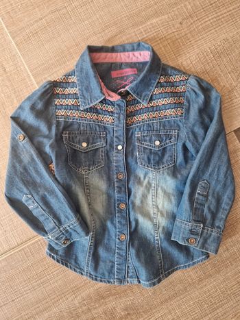 Chemise en jean 4 ans en parfait état