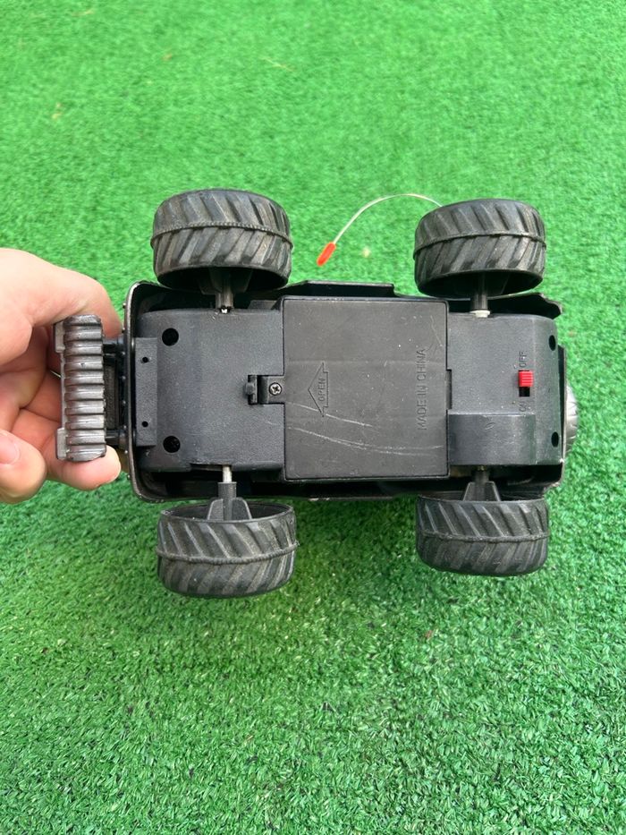 4X4 télécommandé jouet (télécommande manquante) - photo numéro 3