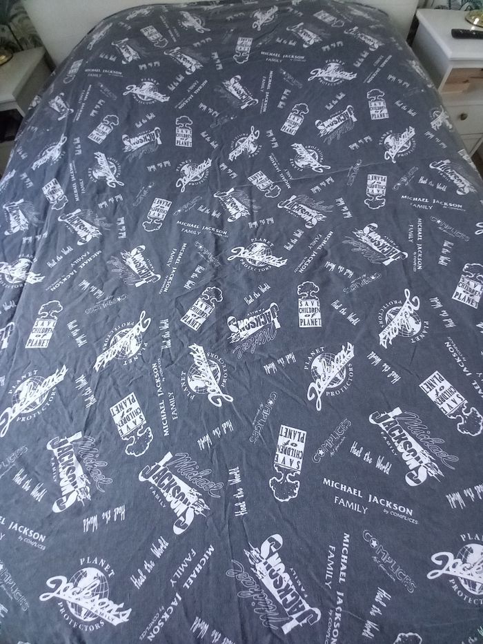 Parure de couette 200 x 200 gris foncé lit 2 personnes Mickael Jackson - photo numéro 2