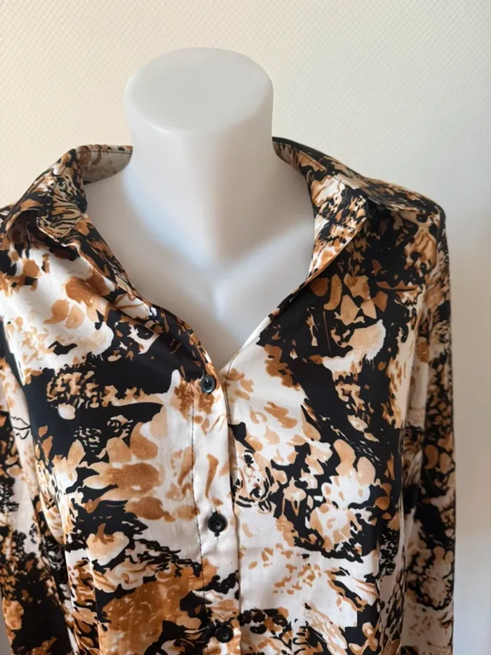 Blouse marron en très bon état taille S papillonne - photo numéro 3
