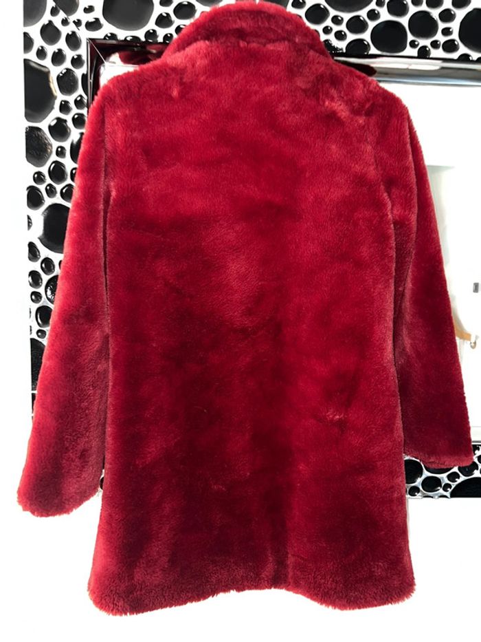 Manteaux fausse fourrure rouge stradivarius 36🌸 - photo numéro 4
