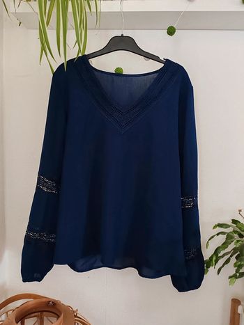 Blouse manches longues bleu marine ajourée