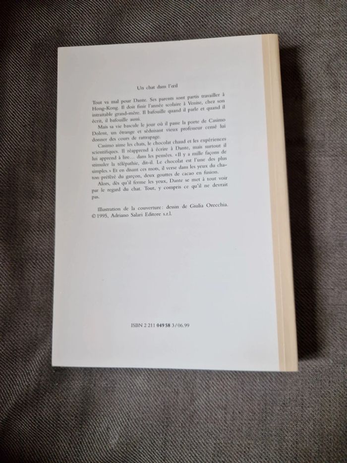 Livre un chat dans l'œil l'école des loisirs - photo numéro 2