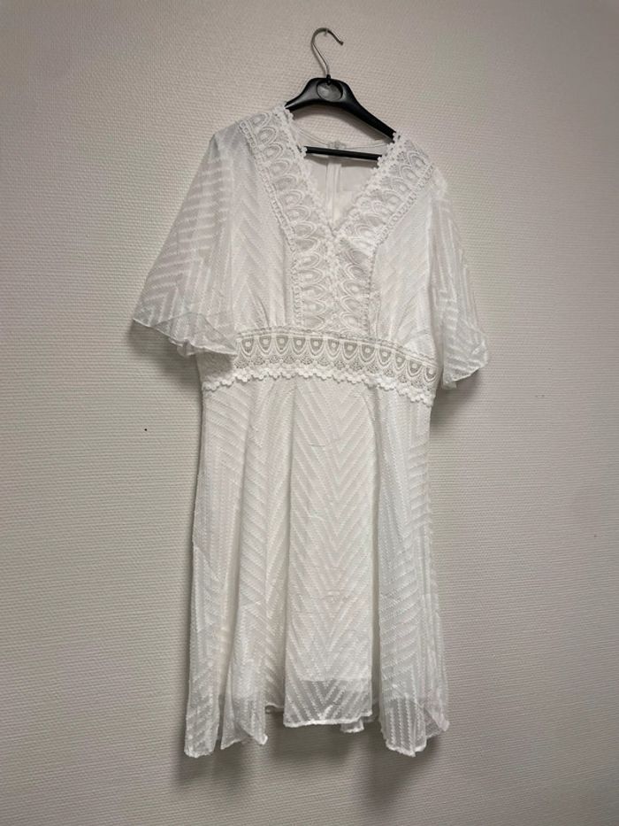 robe blanche dentelle col v taille XL