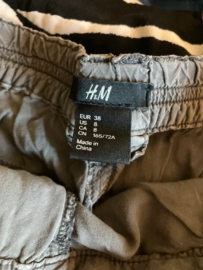 Short fluide kaki H&M taille 38 - photo numéro 4