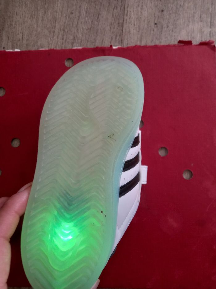 Baskets lumineux enfant Adidas star led lights baskets garçon 26 baskets fille 26 NEUF - photo numéro 3