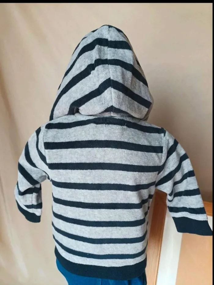 Gilet Zippé à Capuche Rayé "Kiabi" - Taille 3 Mois - photo numéro 3