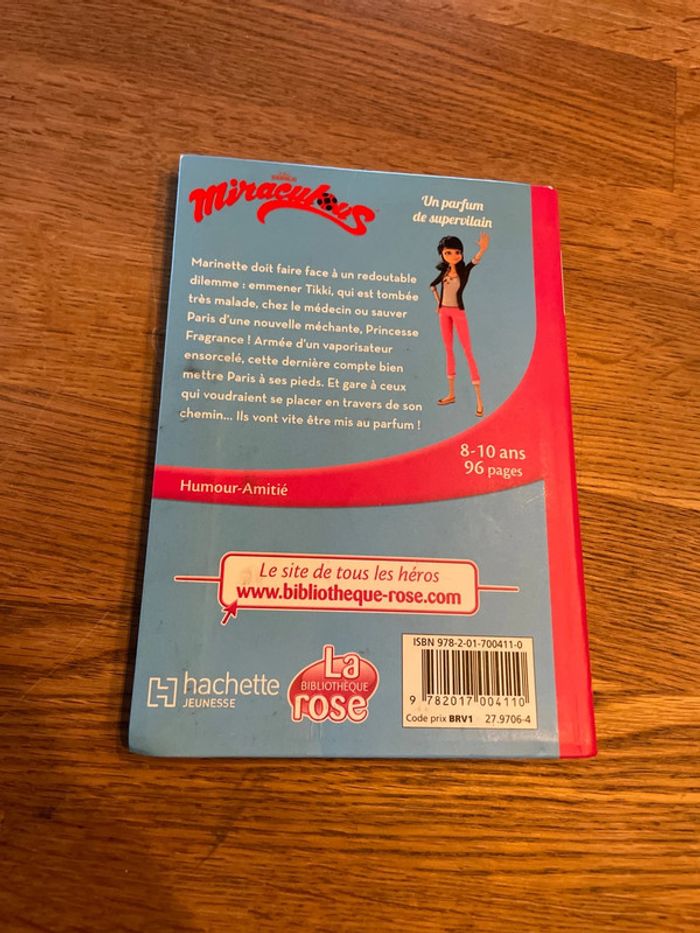 Livre La bibliothèque Rose Miraculous Un parfum de supervilain - photo numéro 3