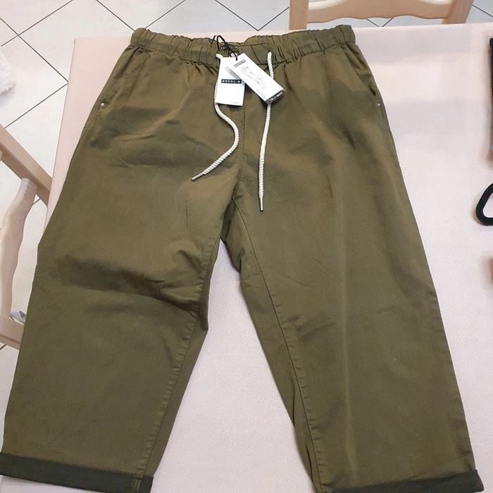Magnifique pantacourt femme Couleur vert armée taille 48 Breal