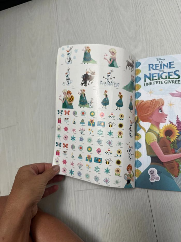 Livre de coloriage à jeux et stickers la reine des neiges neuf - photo numéro 8