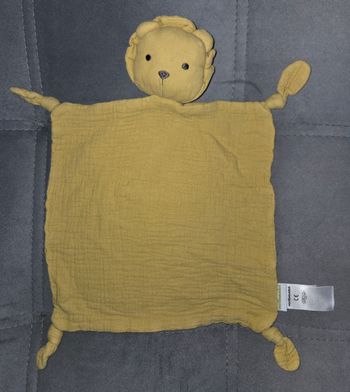 Doudou plat Lion lange jaune moutarde - Vertbaudet 