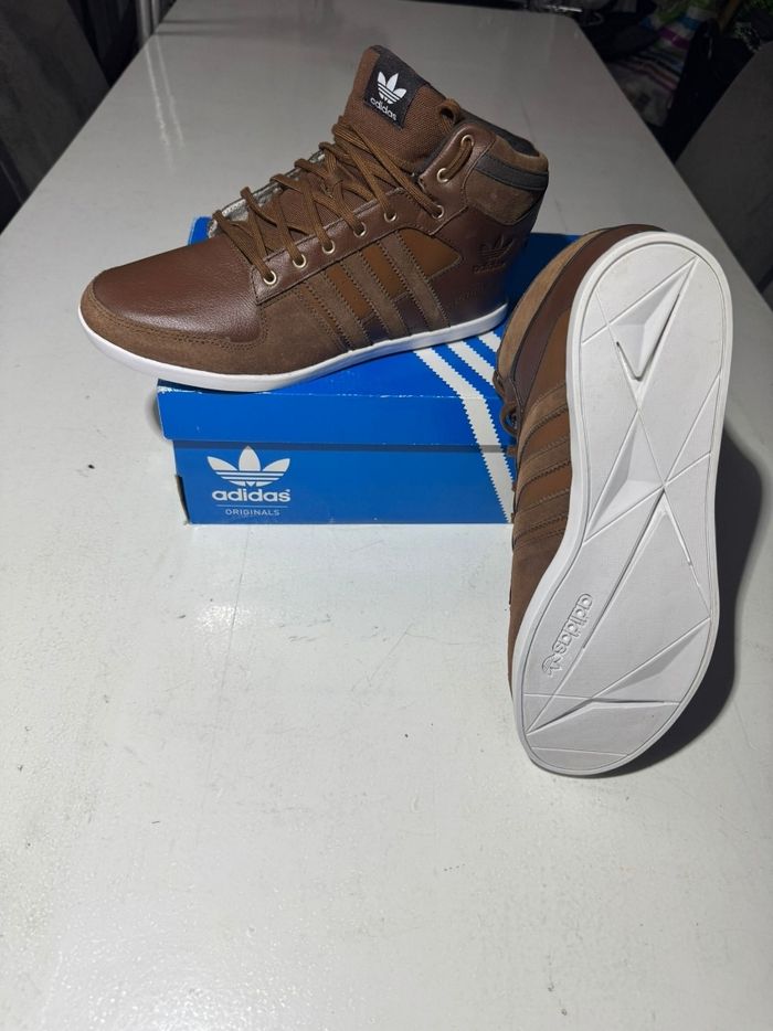 Adidas marrons T42,5 neuves - photo numéro 5