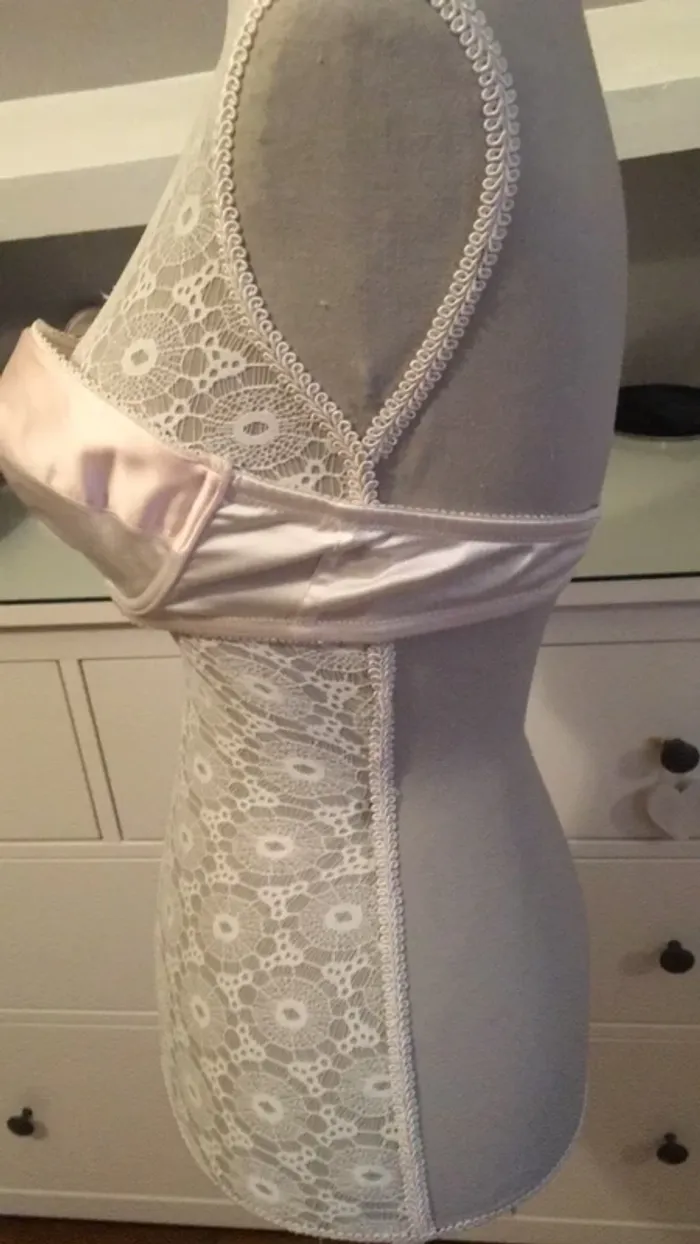 Soutien-gorge sans bretelles - photo numéro 4