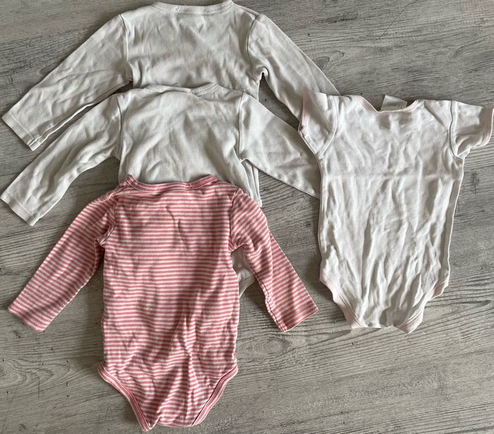 Lot 4 bodys 12 mois - photo numéro 2