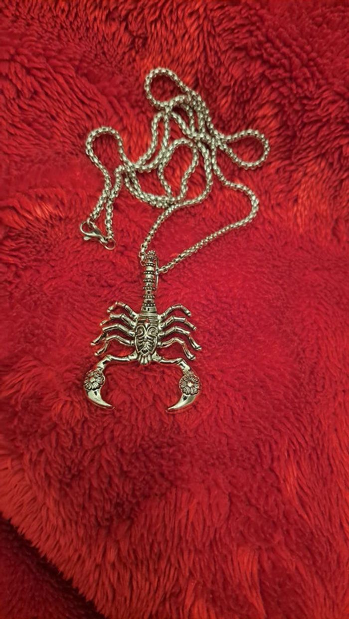 Pendentif scorpion