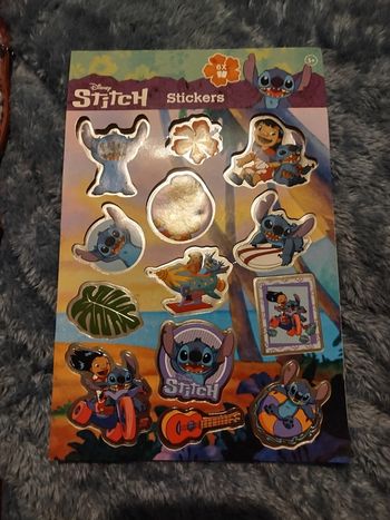 Livre autocollant Disney Stitch