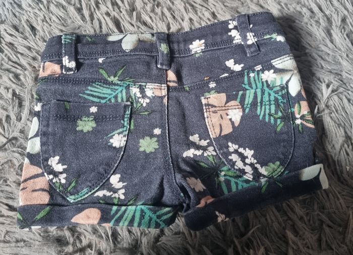 Short en jean à fleurs 3ans - photo numéro 2
