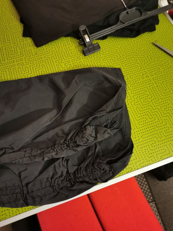 Pantacourt 2 poches, bouton et fermeture, galon en bas - photo numéro 4