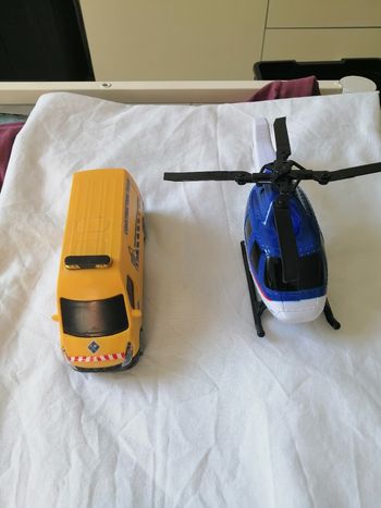 Lot camion et hélicoptère