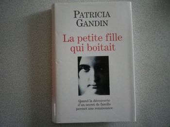 LA PETITE FILLE QUI BOITAIT