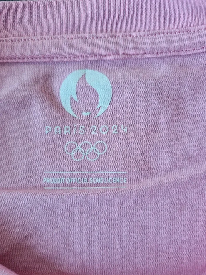 Crop top plus un mini short Paris 2024 - photo numéro 5