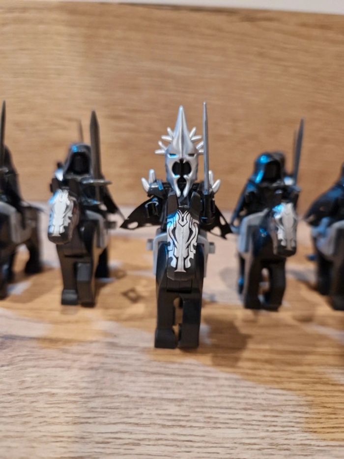 Figurines type lego Le Roi D'Angmar + 8 Nazgul sur cheval noir seigneur des anneaux - photo numéro 2