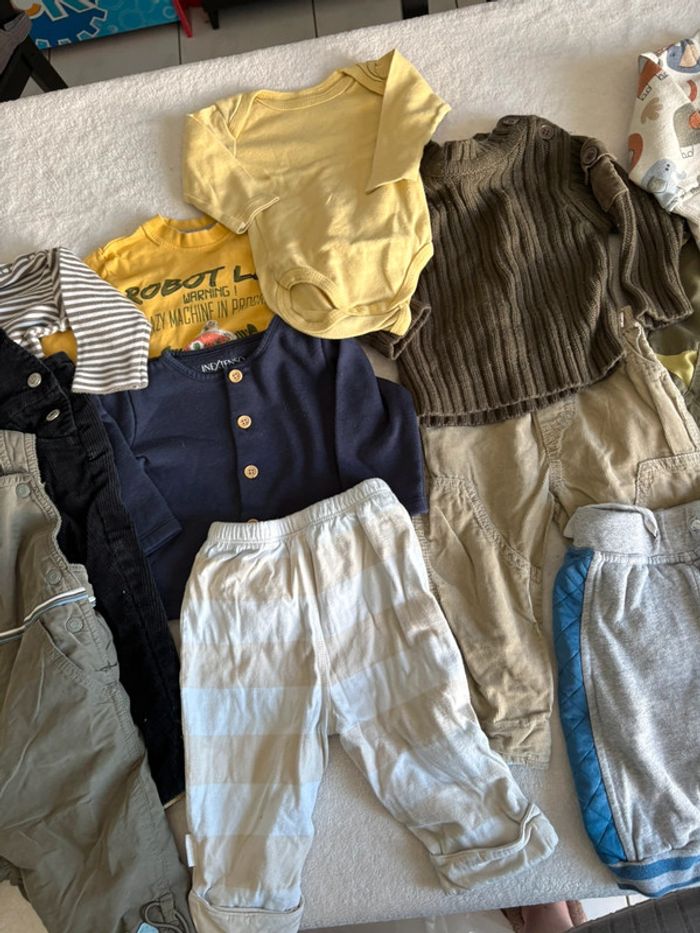 Lot Vêtements Bébé Garçon 6 mois - Pantalons, Hauts, salopette - photo numéro 3