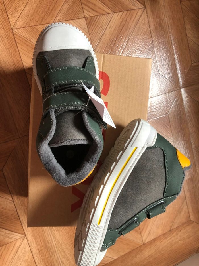 Chaussures montantes garçon neuves - pointure 25 - photo numéro 3