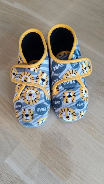 Chaussons 25.