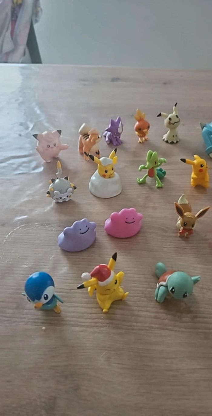 Lot de 23 figurines pokemon - photo numéro 2